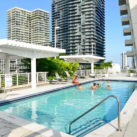 Relax Family Midtown - Free Parking & Great Pool Apartment